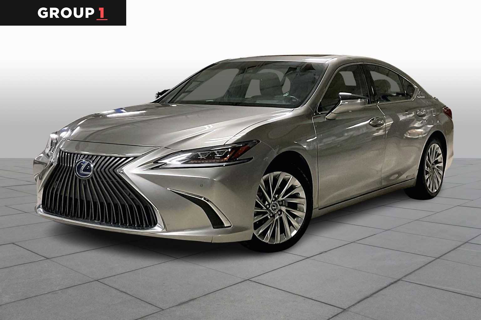 Used 2021 Lexus ES 300h Ultra Luxury w/ Accessory Package 2