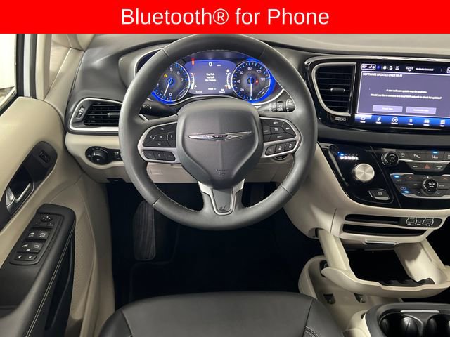 Used 2024 Chrysler Pacifica Touring-L image 16
