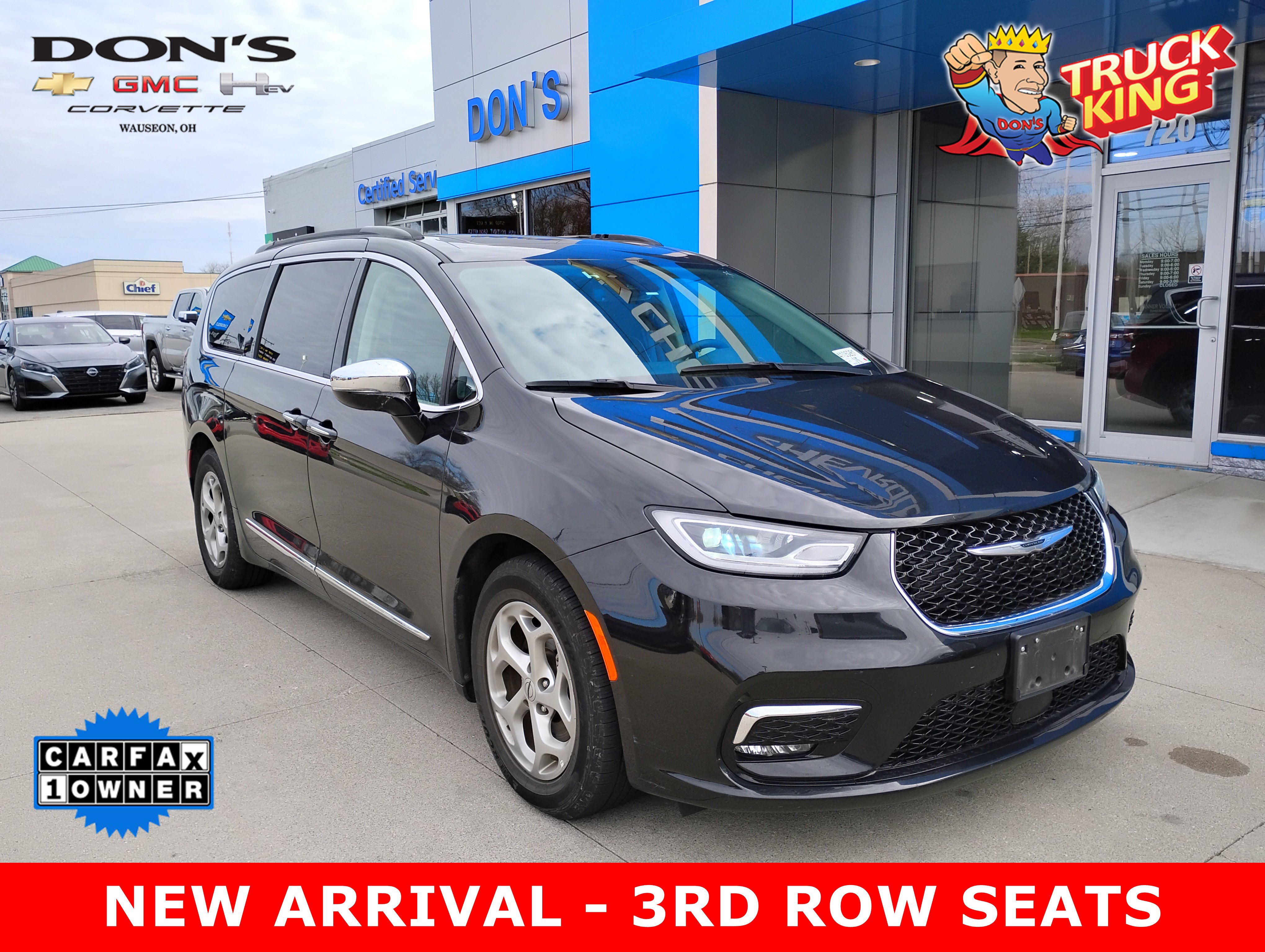 Used 2023 Chrysler Pacifica Limited image 1