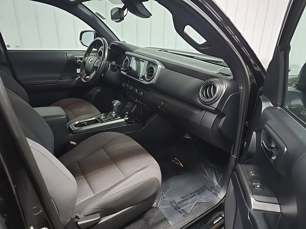 Used 2019 Toyota Tacoma TRD Off-Road AWD/4WD image 15
