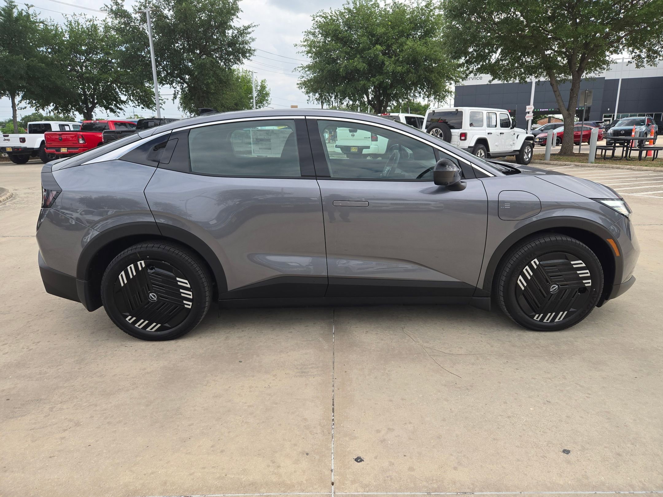 New 2026 Nissan Leaf image 2