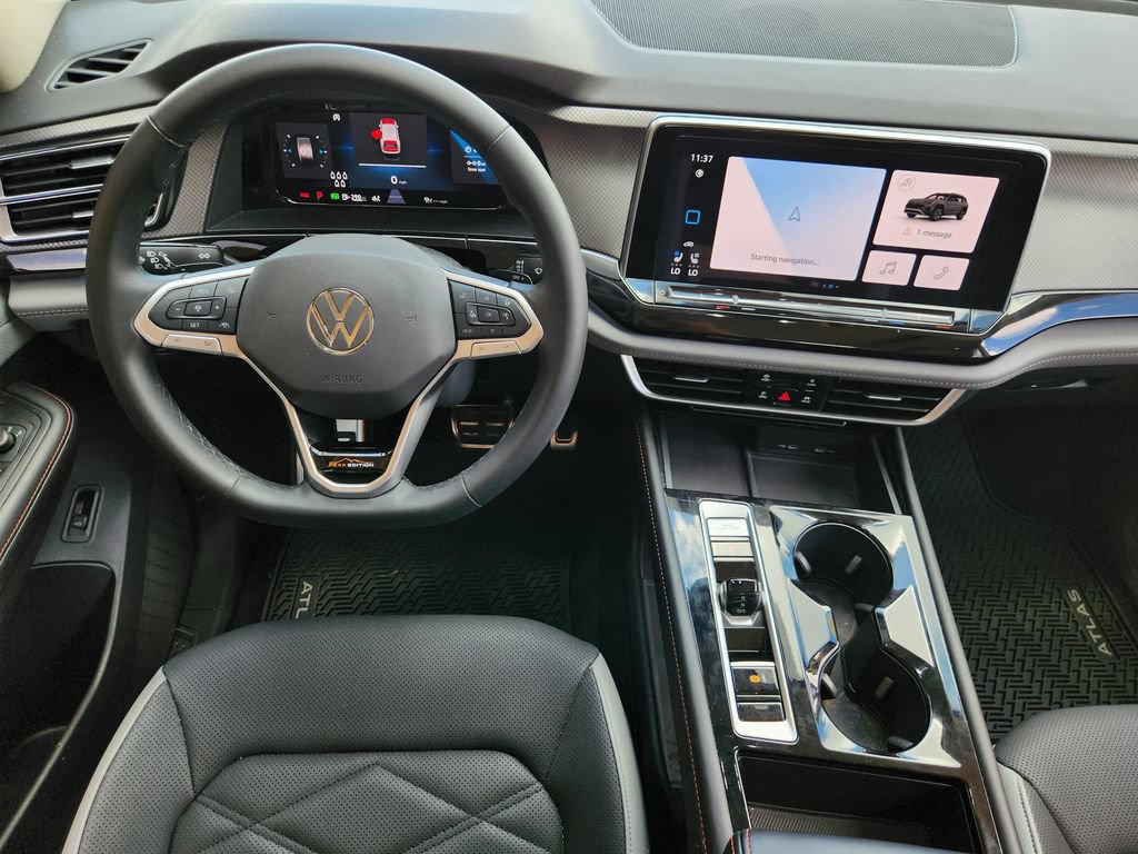 Used 2024 Volkswagen Atlas Peak Edition SE AWD/4WD image 28