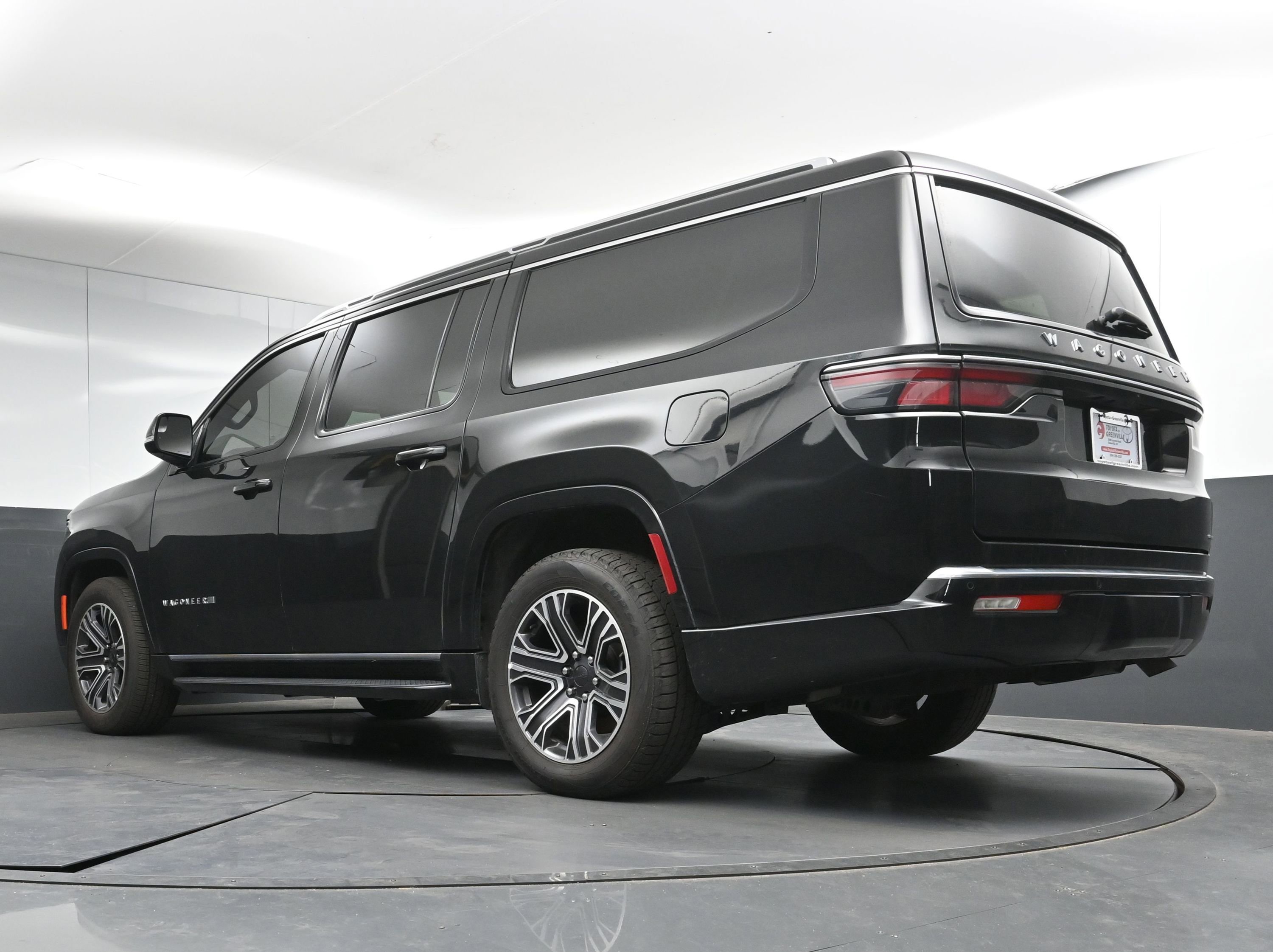 Used 2024 Jeep Wagoneer L Series II w/ Flexible Seating Group image 28