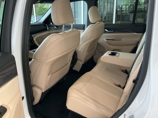 Used 2023 Jeep Grand Cherokee Limited image 18
