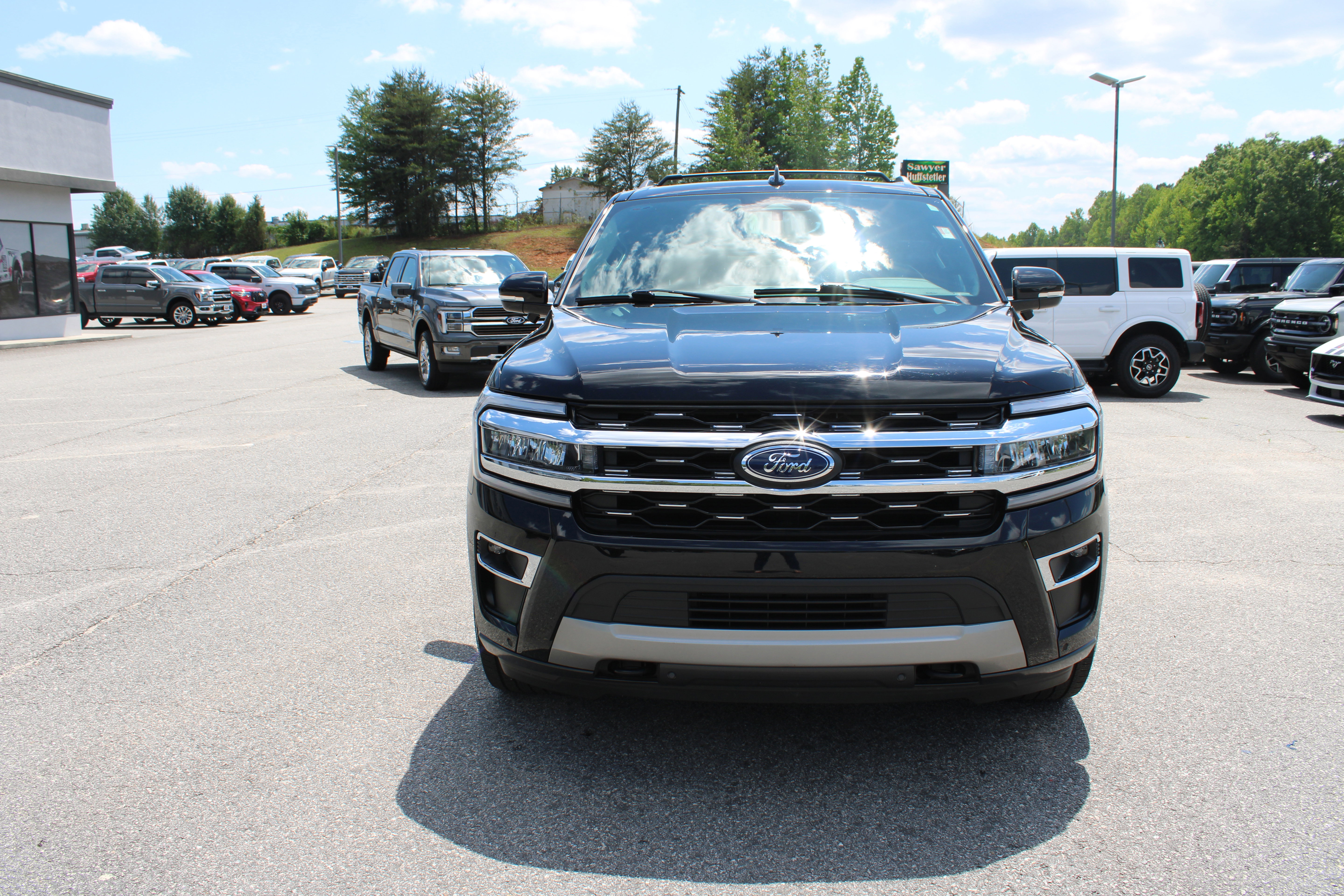 Used 2024 Ford Expedition Limited w/ Excursion Package AWD/4WD image 3