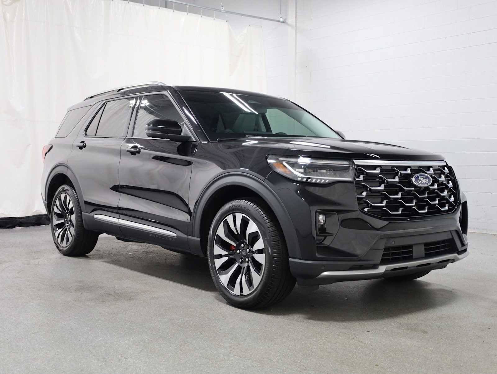 Used 2025 Ford Explorer Platinum w/ LUX Leather Package AWD/4WD image 13