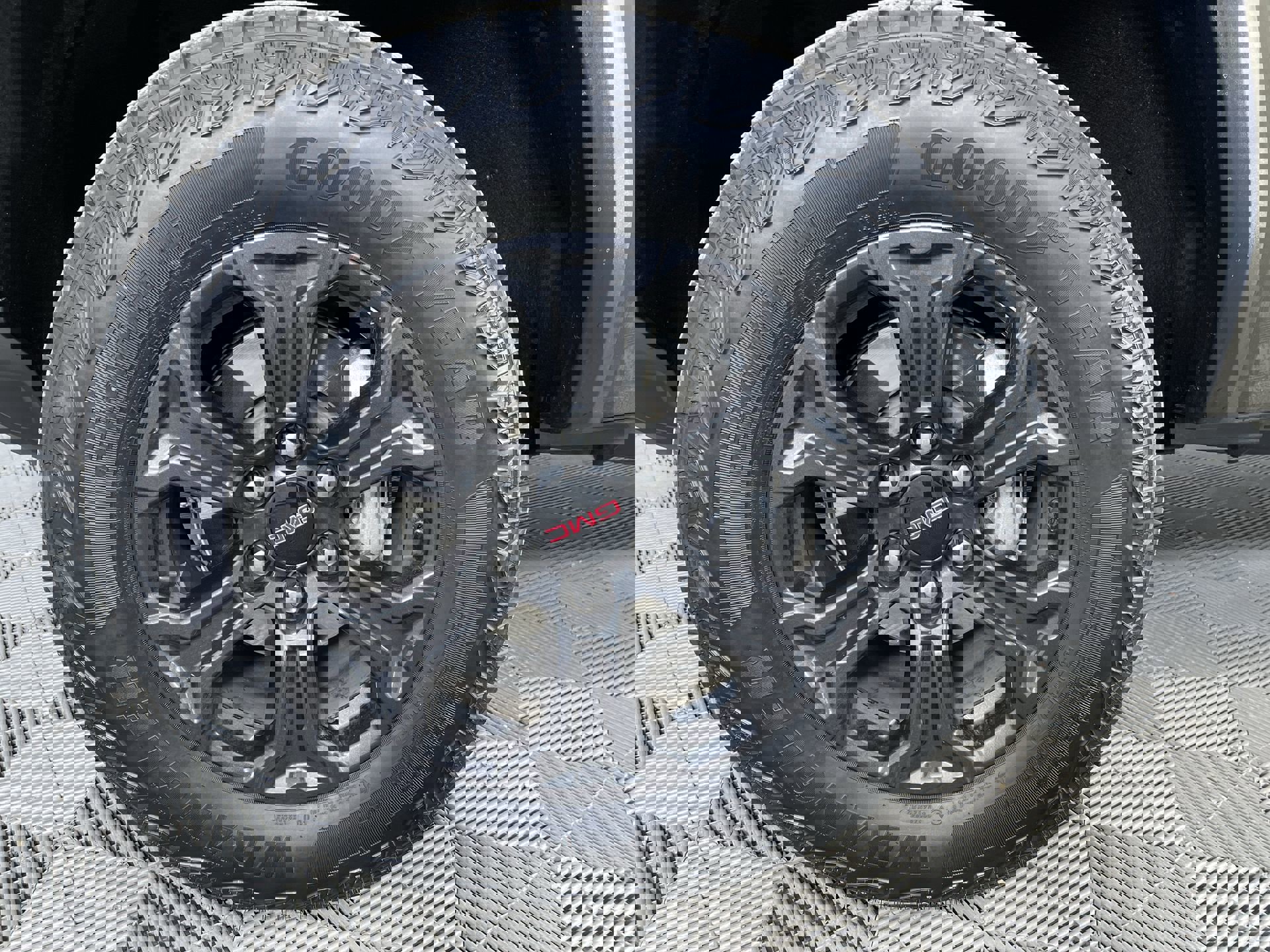 Used 2024 GMC Canyon Elevation image 26