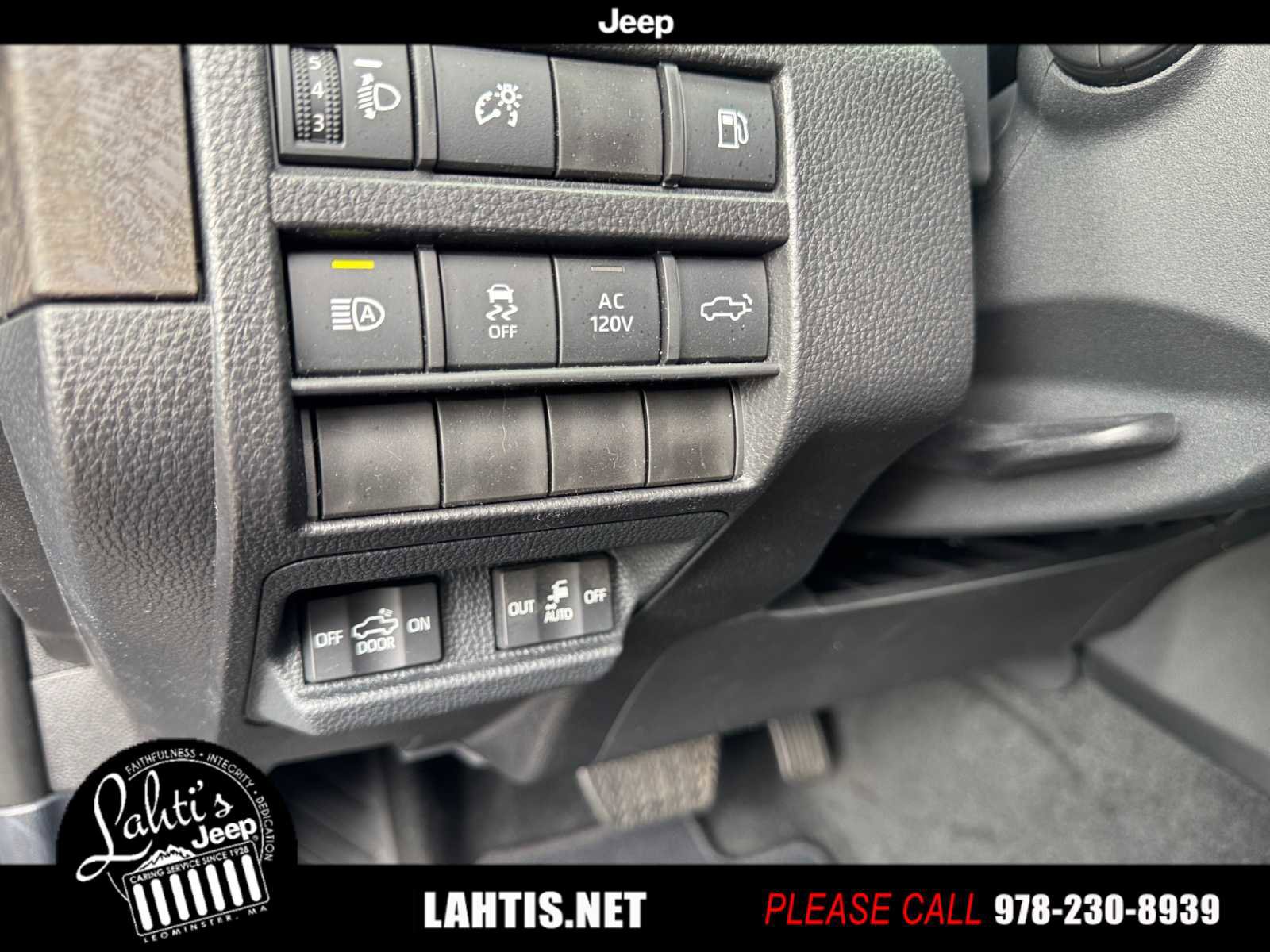 Used 2025 Toyota Tacoma Limited image 26