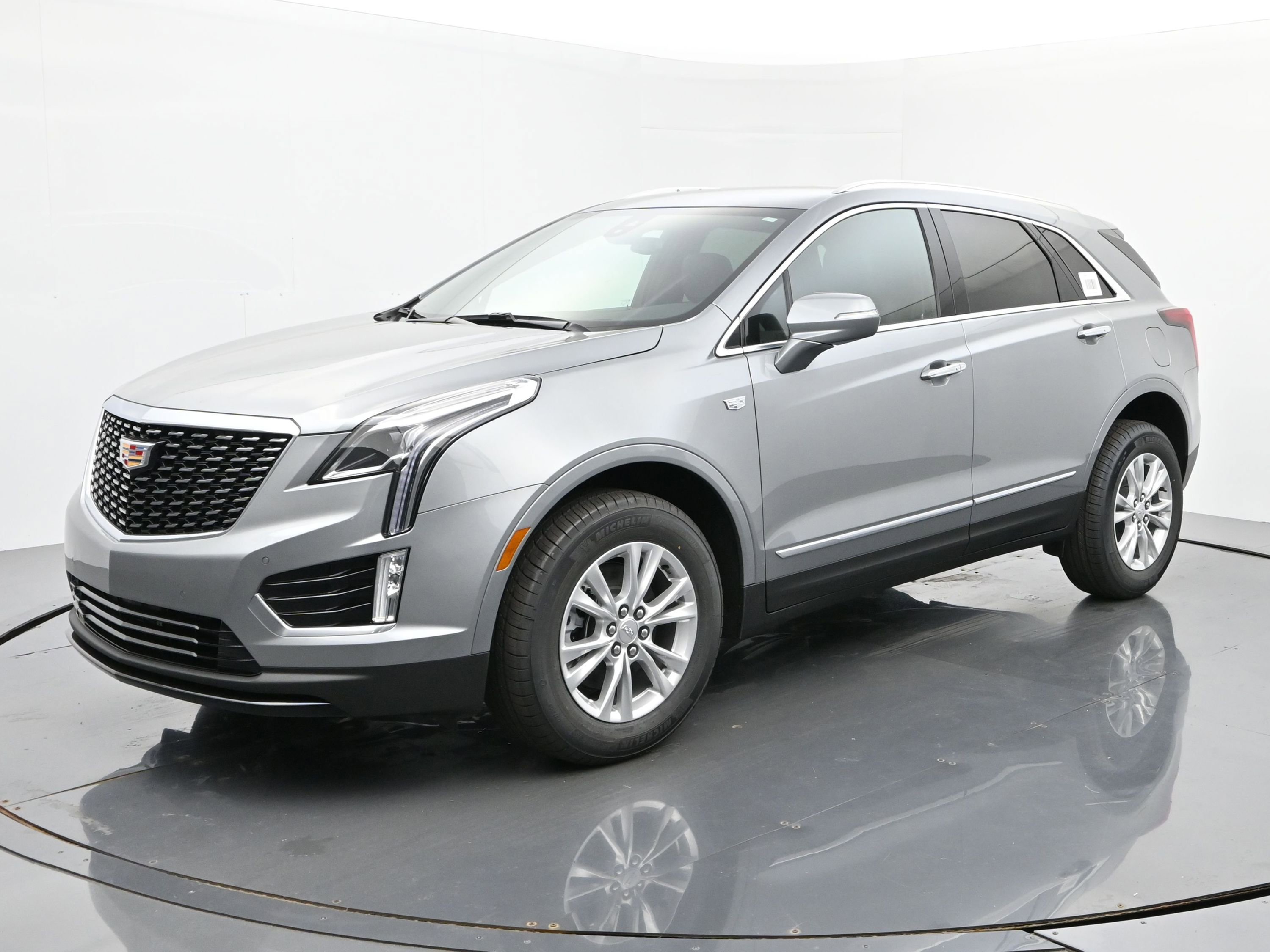 New 2025 Cadillac XT5 Luxury