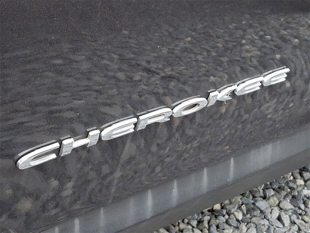 Used 2019 Jeep Cherokee Latitude Plus image 6