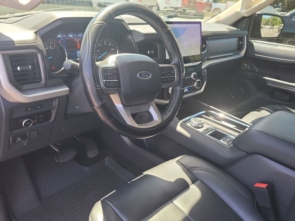 Used 2023 Ford Expedition XLT image 18