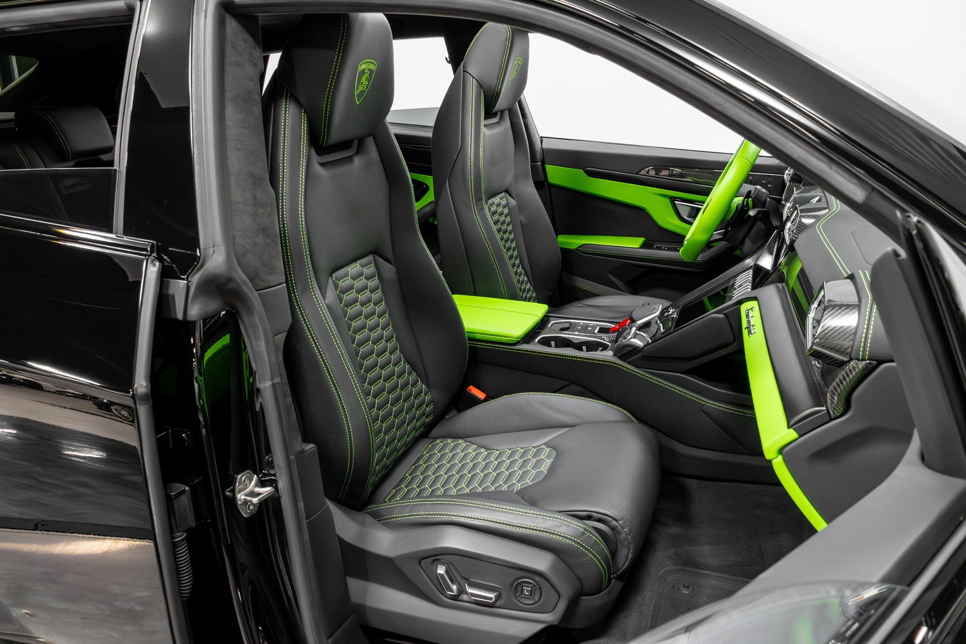 Used 2022 Lamborghini Urus image 23