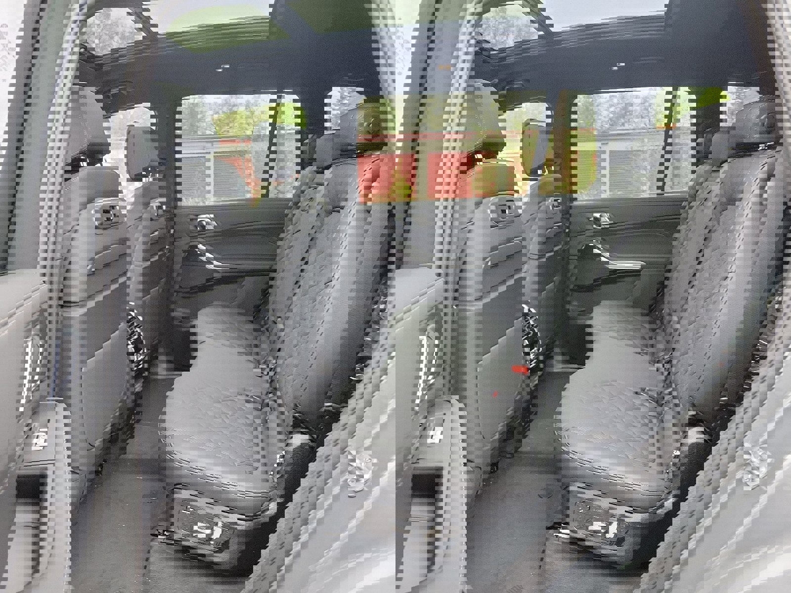 New 2025 BMW X7 xDrive40i w/ M Sport Package image 5