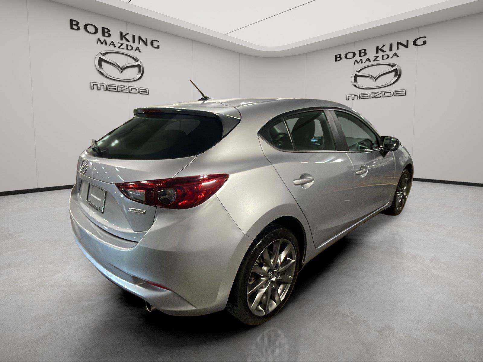 Used 2018 MAZDA MAZDA3 Touring FWD image 5