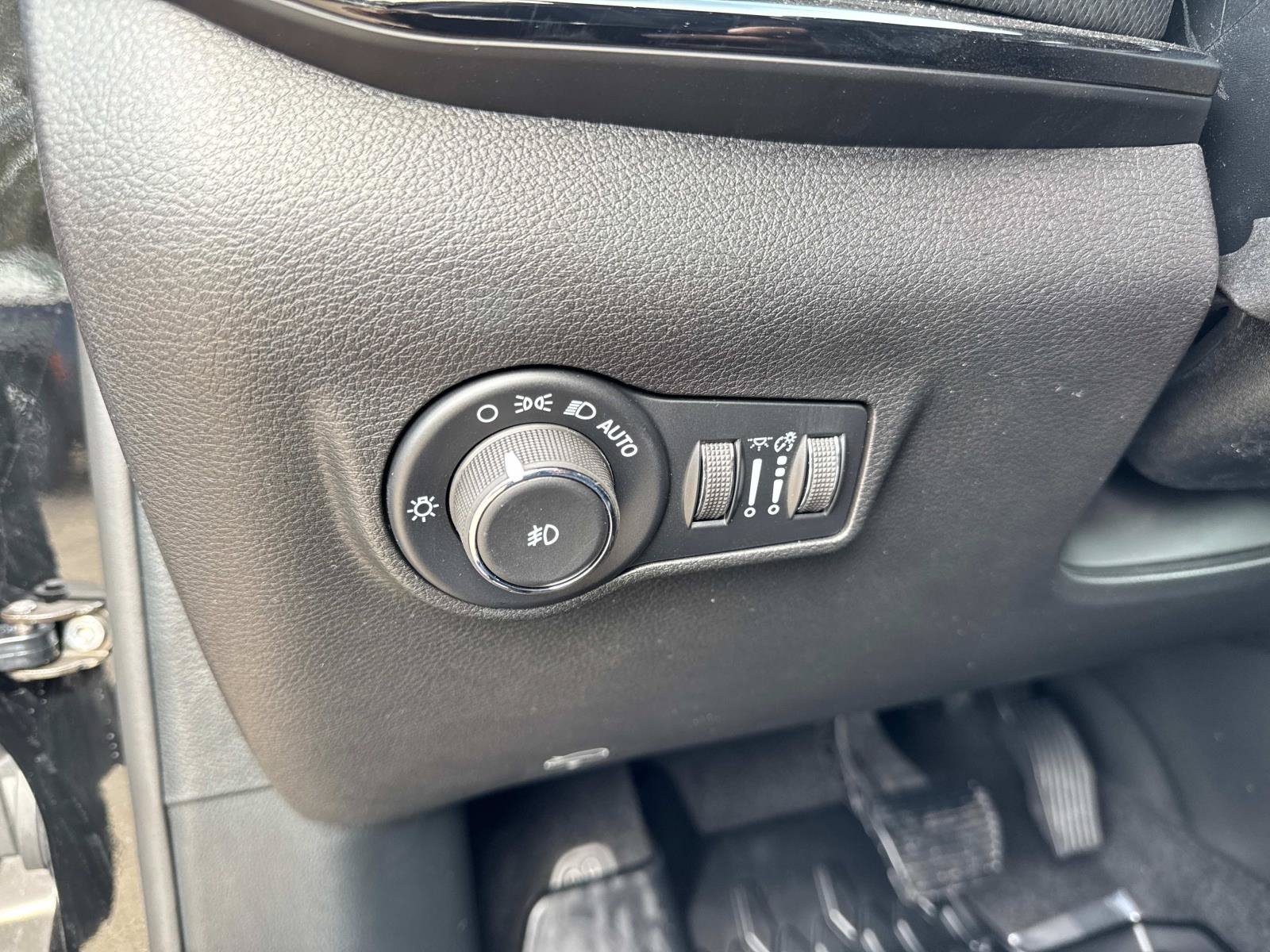 New 2026 Jeep Compass Latitude AWD/4WD image 30