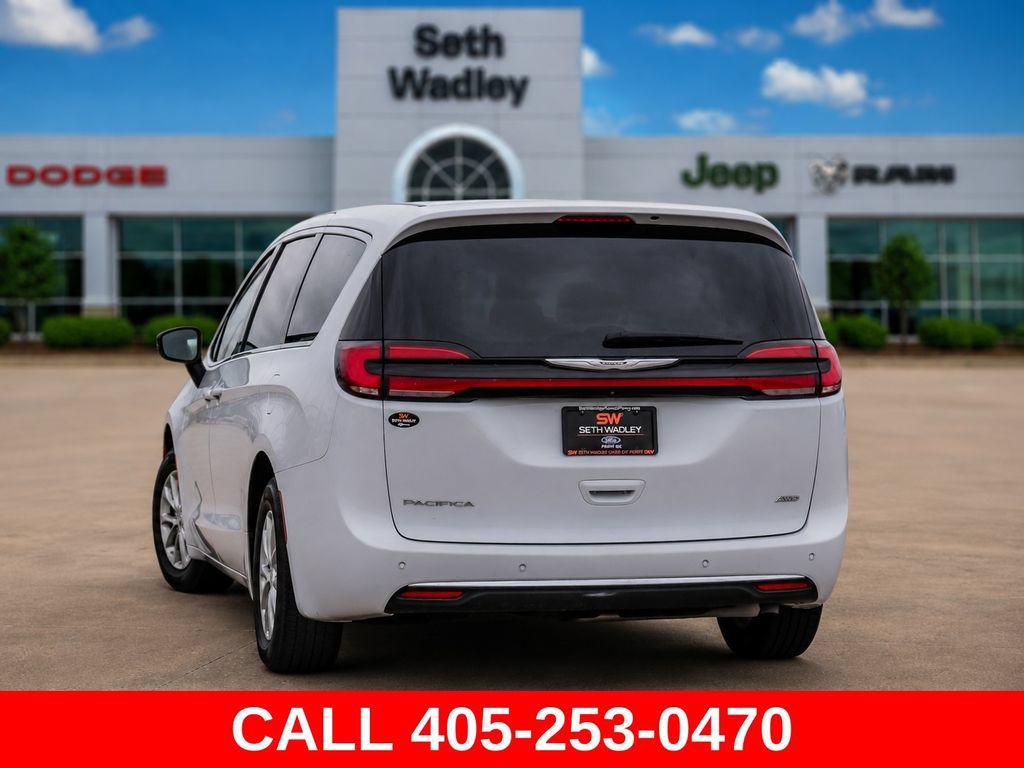 Used 2024 Chrysler Pacifica Touring-L AWD/4WD image 6