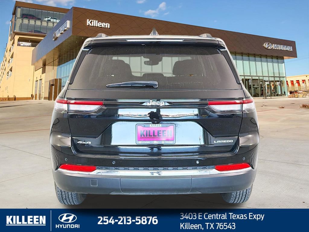 Used 2023 Jeep Grand Cherokee Laredo AWD/4WD image 7