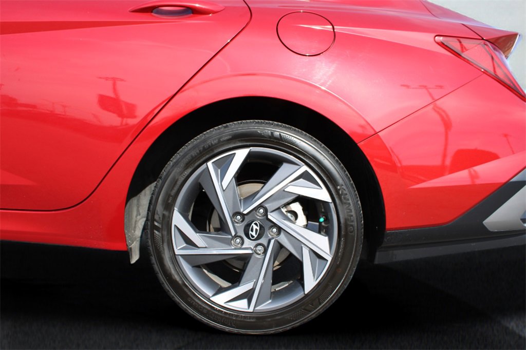 Used 2025 Hyundai Elantra SEL image 12