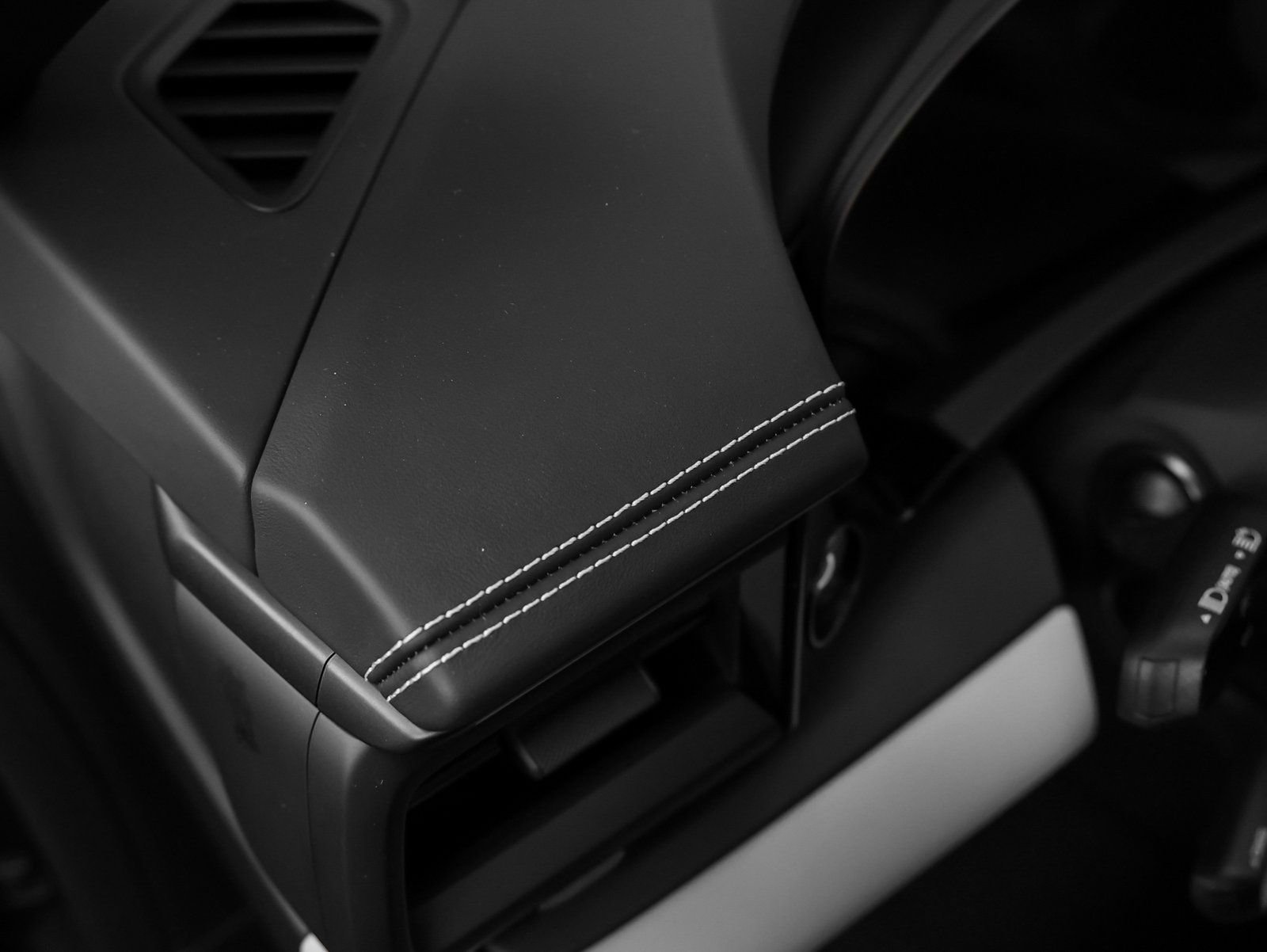 New 2025 Porsche Macan 4S Electric image 31