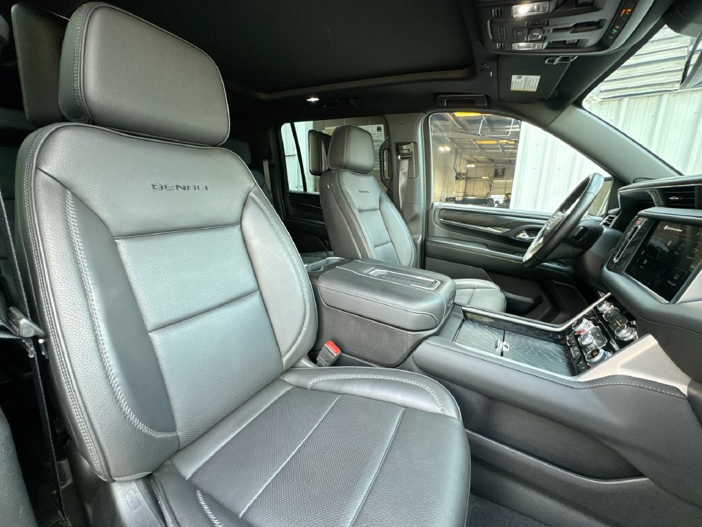 Used 2024 GMC Yukon XL Denali AWD/4WD image 32