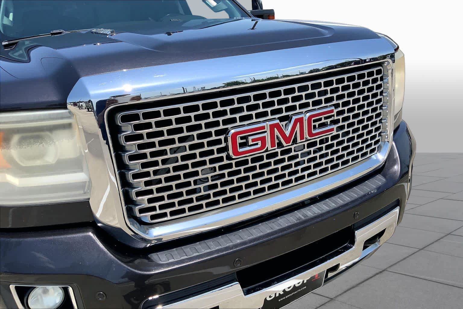 Used 2015 GMC Sierra 2500 Denali w/ Duramax Plus Package AWD/4WD image 30
