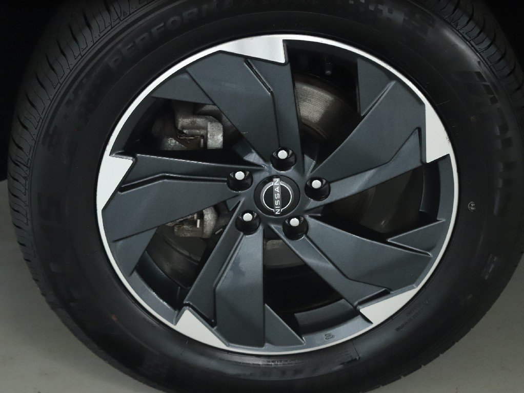 Used 2024 Nissan Rogue SV AWD/4WD image 31