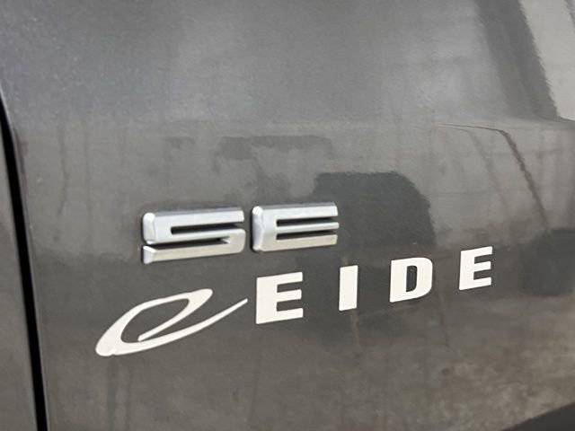 Used 2022 Ford Escape SE w/ SE Sport Appearance Package image 28