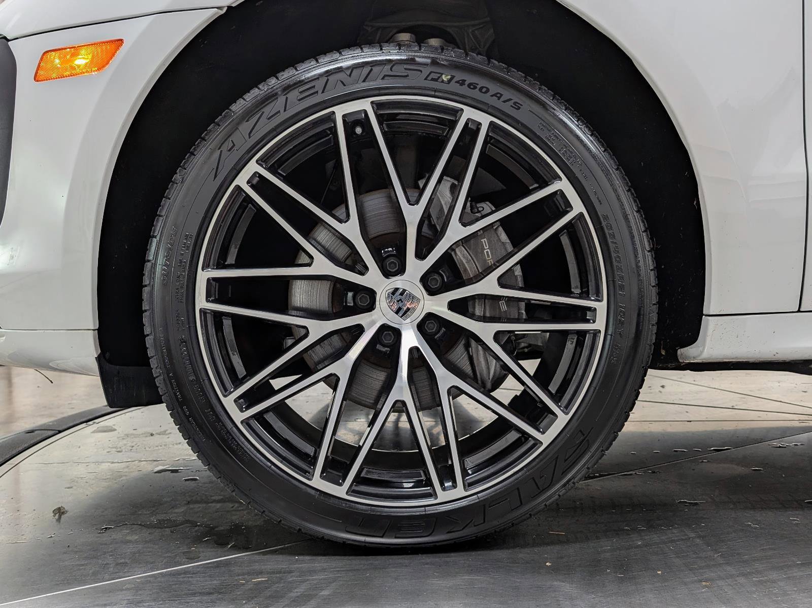 Used 2023 Porsche Macan image 12