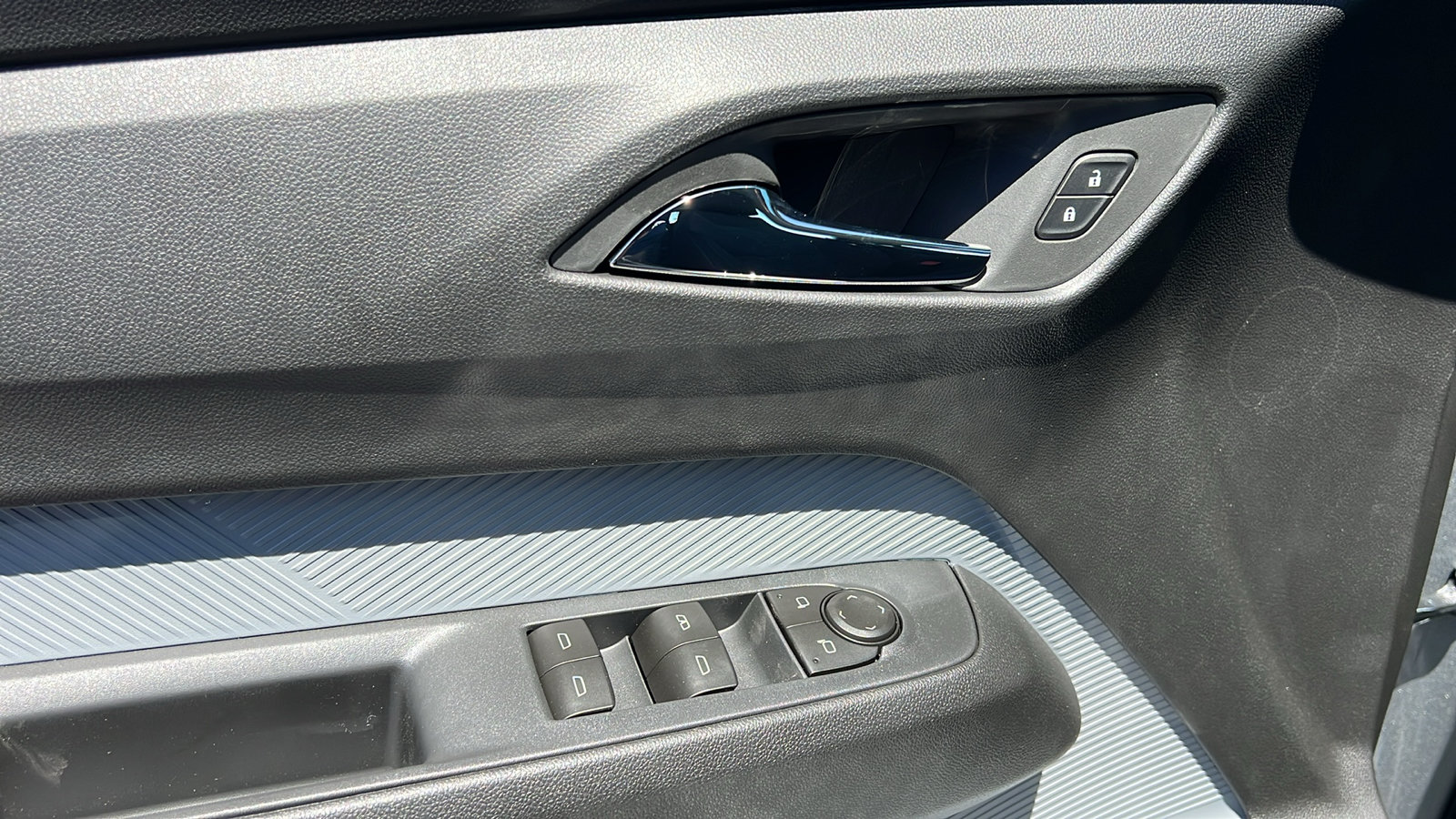 New 2027 Chevrolet Bolt LT w/ Comfort Package FWD image 16