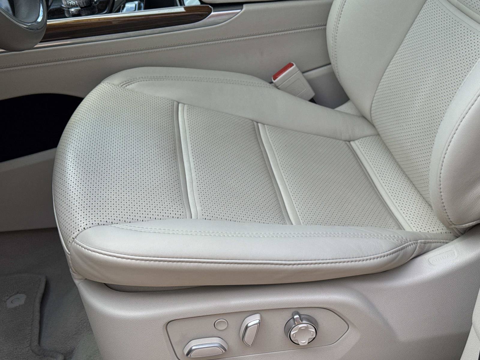 Used 2025 Cadillac Escalade Sport Platinum AWD/4WD image 12