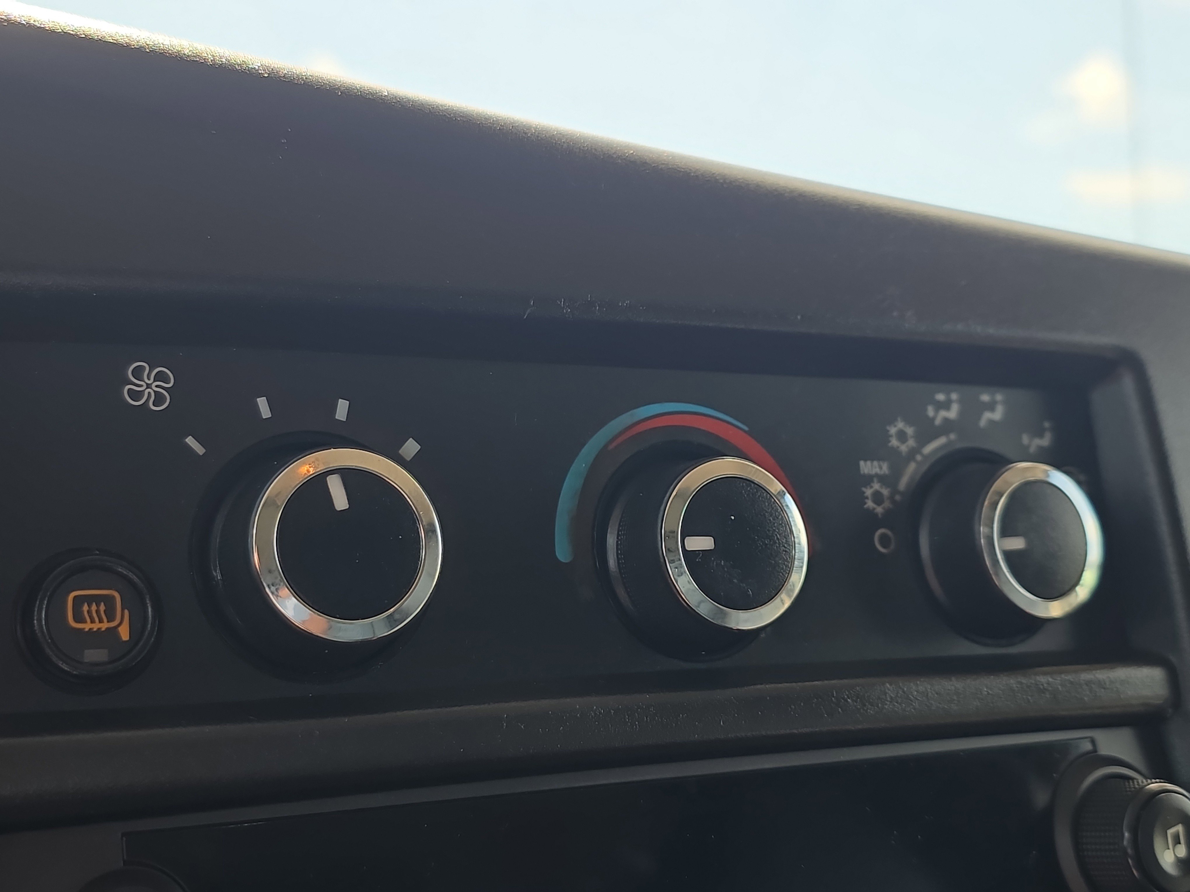 Used 2020 Chevrolet Express 2500 w/ Communications Package RWD image 27