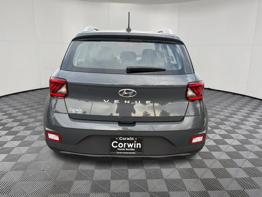 Used 2025 Hyundai Venue SEL FWD image 5
