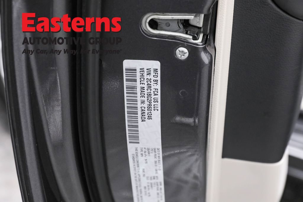 Used 2023 Chrysler Pacifica Touring-L FWD image 38