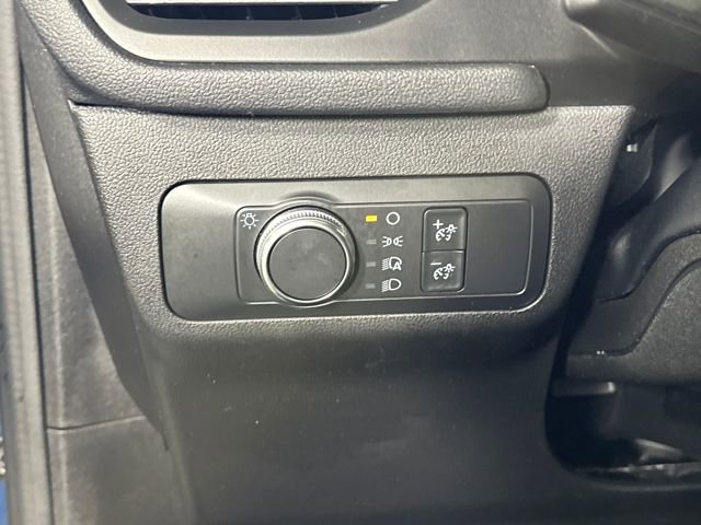 Used 2020 Ford Escape SE image 19