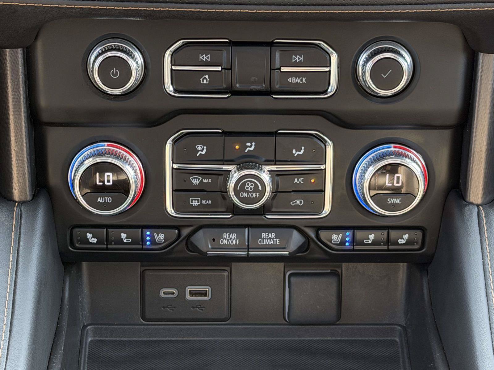 Used 2023 GMC Yukon XL AT4 w/ Technology Package AWD/4WD image 15