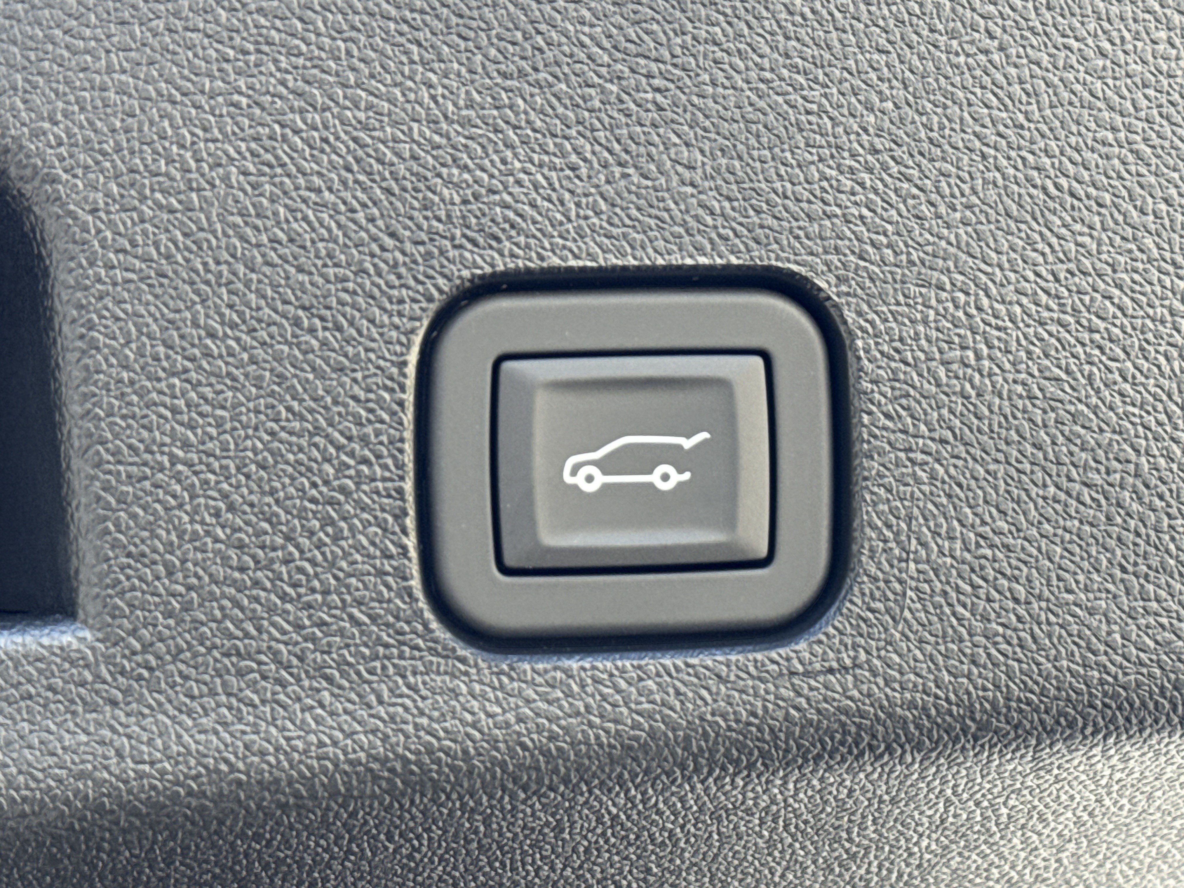 New 2027 Chevrolet Traverse RS w/ LPO, Floor Liner Package FWD image 20
