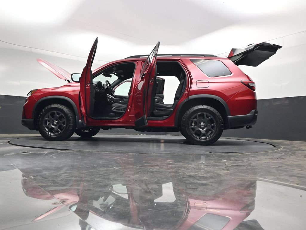 Certified 2025 Honda Pilot TrailSport image 52