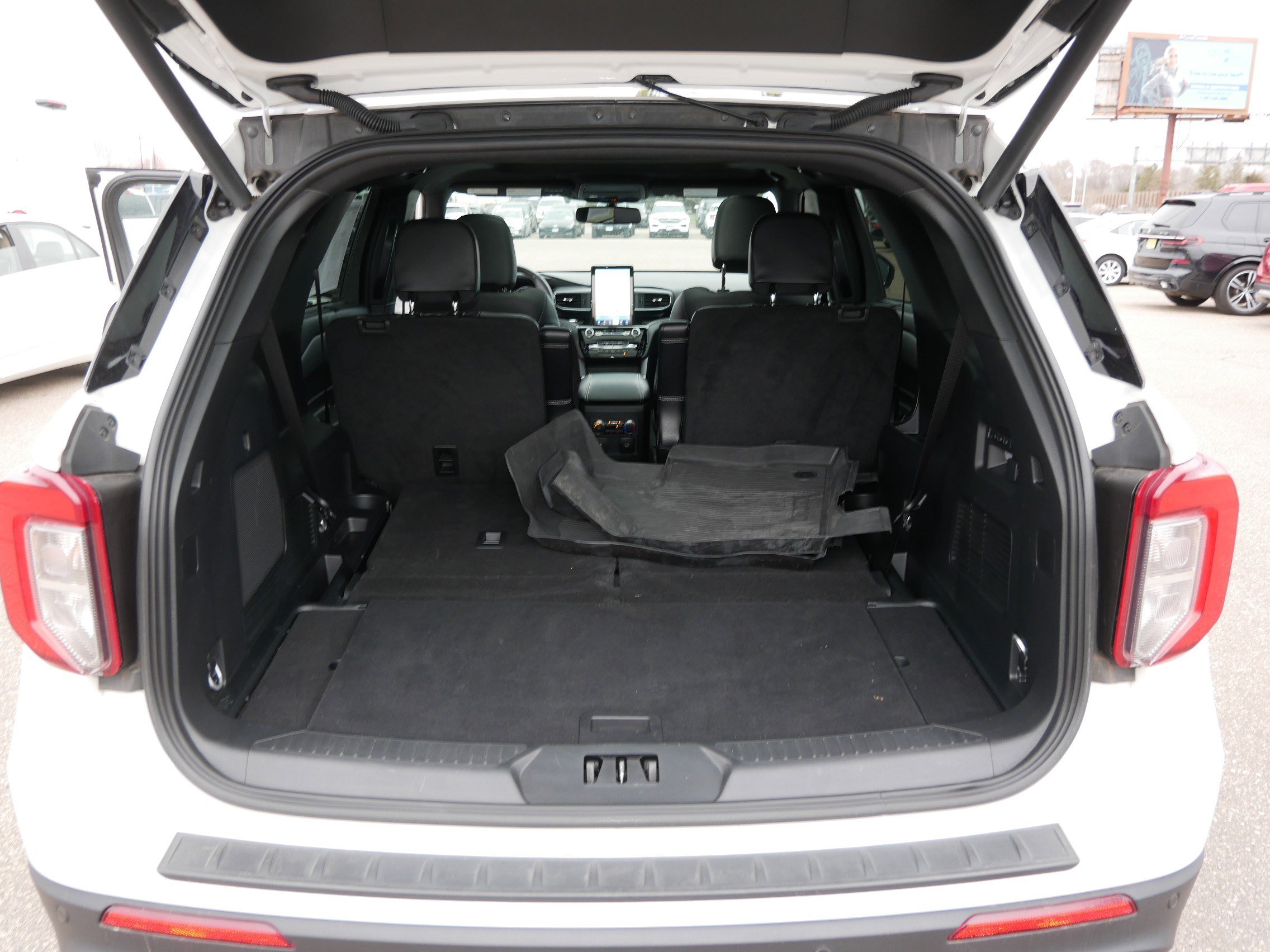 Used 2024 Ford Explorer ST w/ Equipment Group 401A AWD/4WD image 18