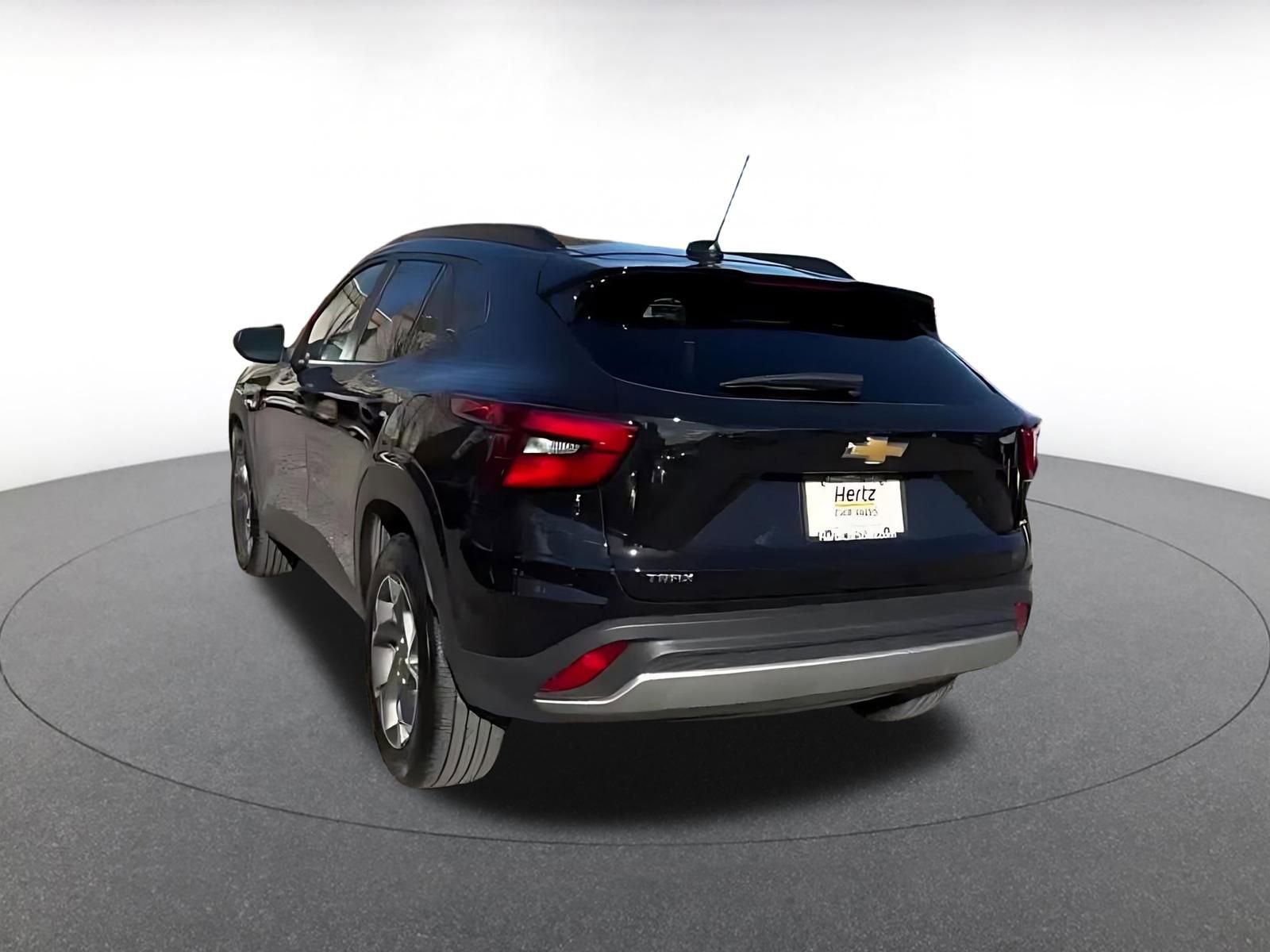 Used 2025 Chevrolet Trax LT w/ LT Convenience Package image 11