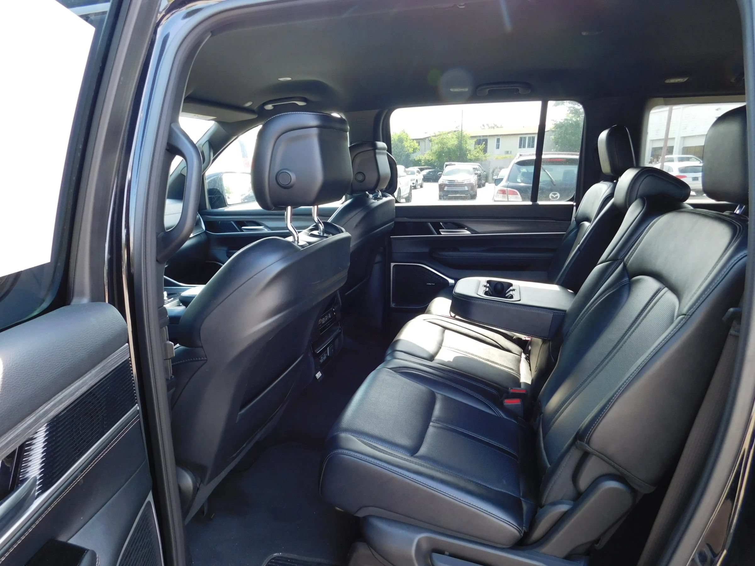 Used 2024 Jeep Wagoneer Series II w/ Flexible Seating Group AWD/4WD image 10