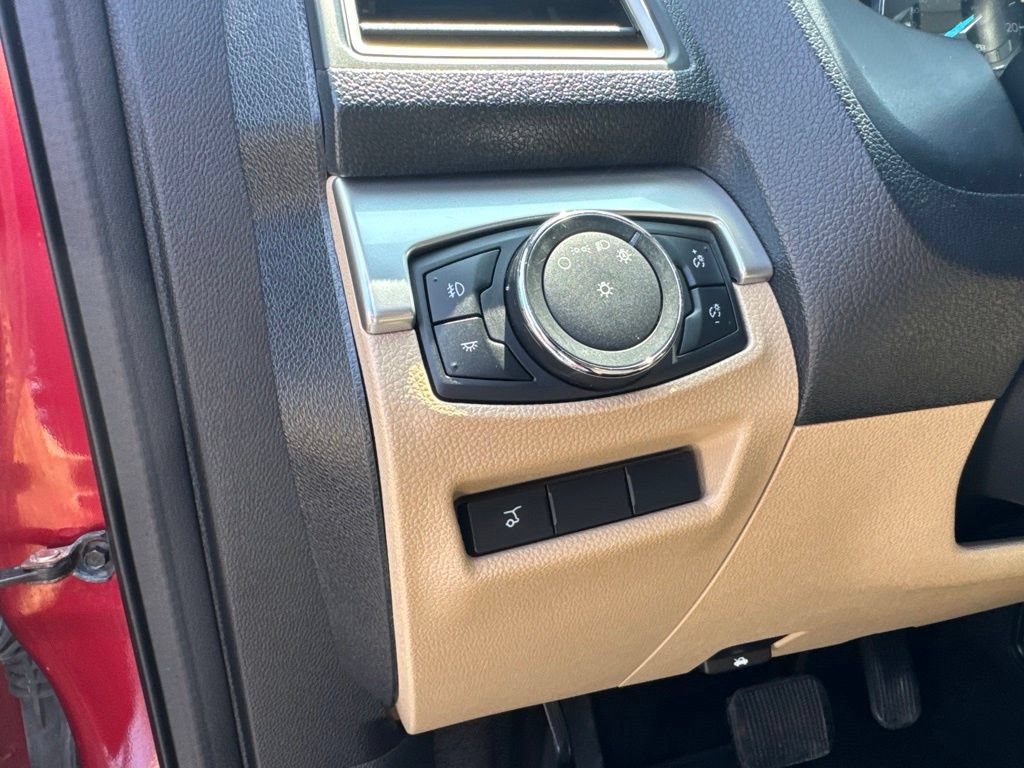 Used 2017 Ford Explorer XLT w/ Equipment Group 202A AWD/4WD image 23