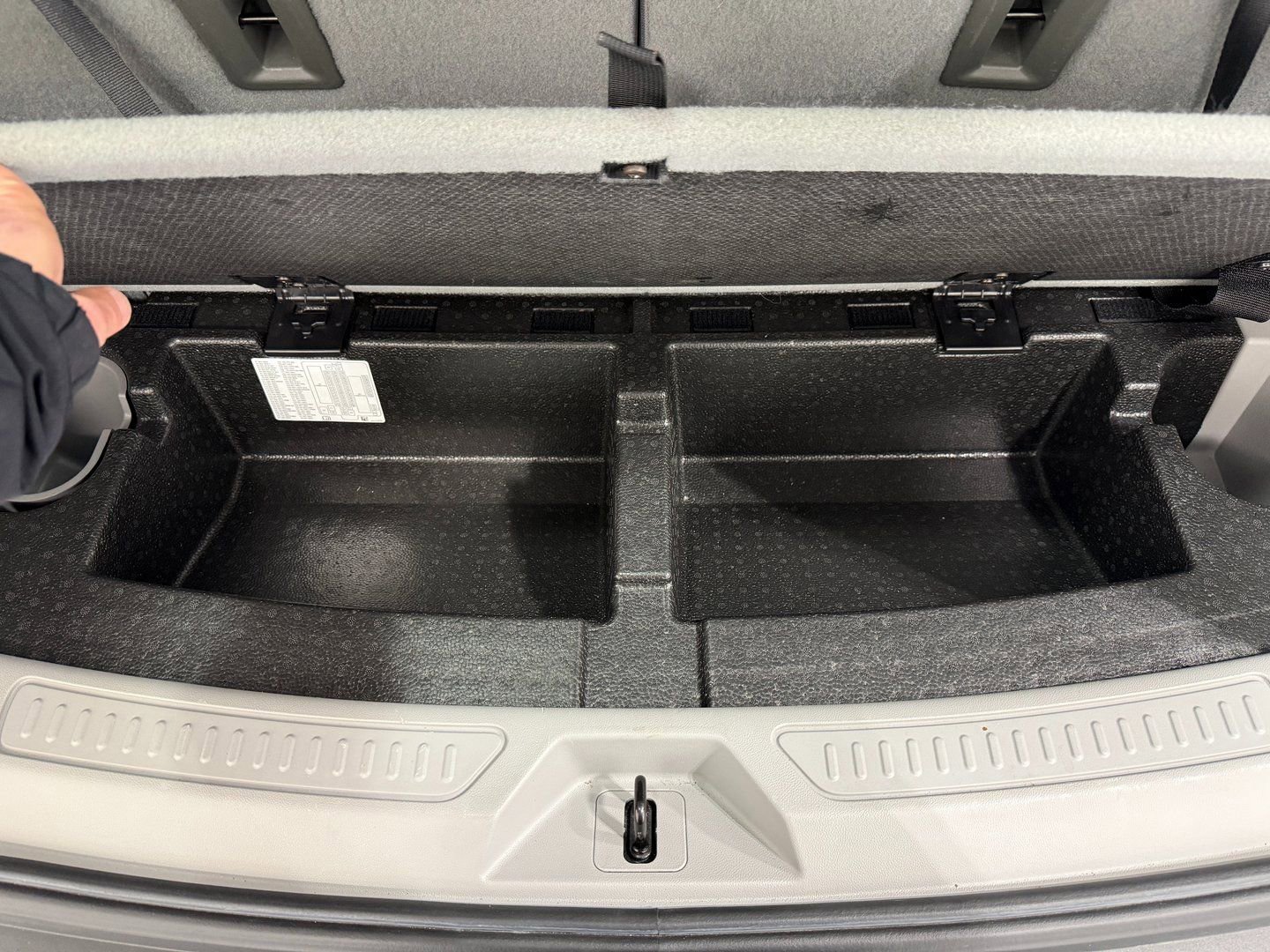 Used 2020 GMC Acadia SLT w/ LPO, Cargo Package image 48