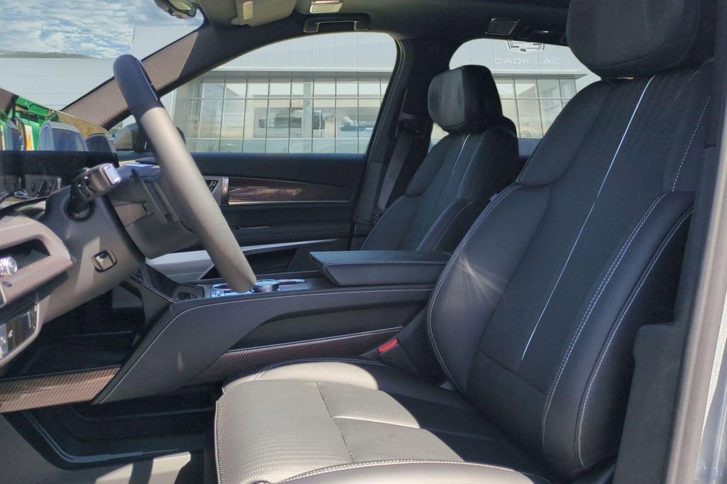 New 2026 Cadillac Vistiq Luxury w/ LPO, Floor Liner Package AWD/4WD image 12