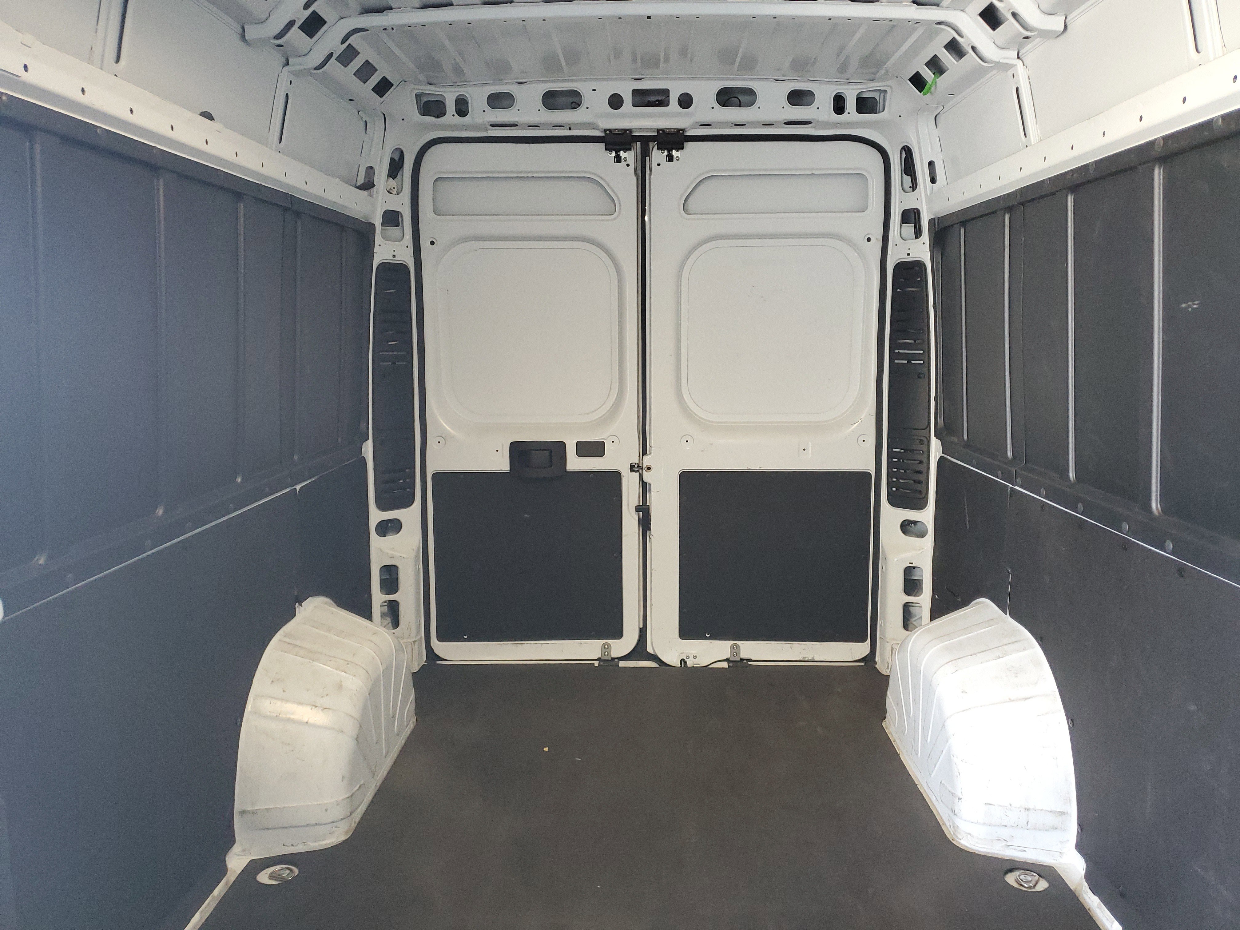 Used 2025 RAM ProMaster 2500 w/ Convenience Group FWD image 11