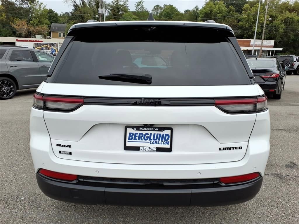 Used 2023 Jeep Grand Cherokee Altitude image 5