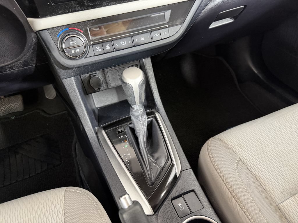 Used 2016 Toyota Corolla LE FWD image 32