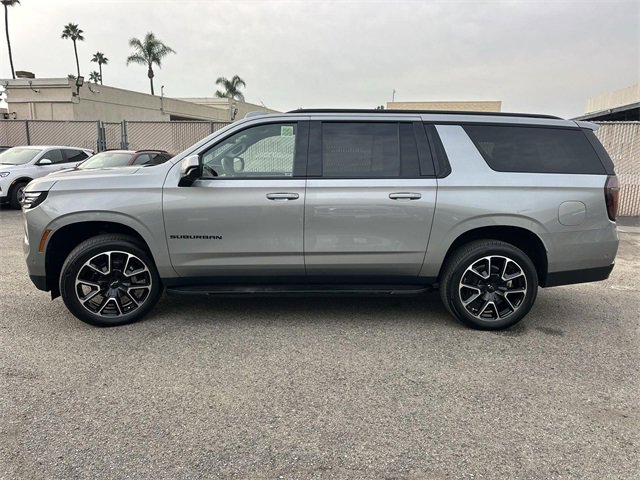 Used 2025 Chevrolet Suburban RST image 7
