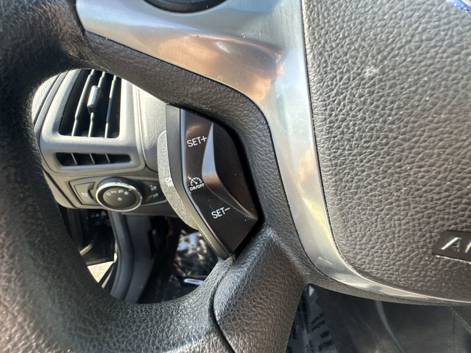 Used 2014 Ford Focus SE w/ SE Winter Package FWD image 21