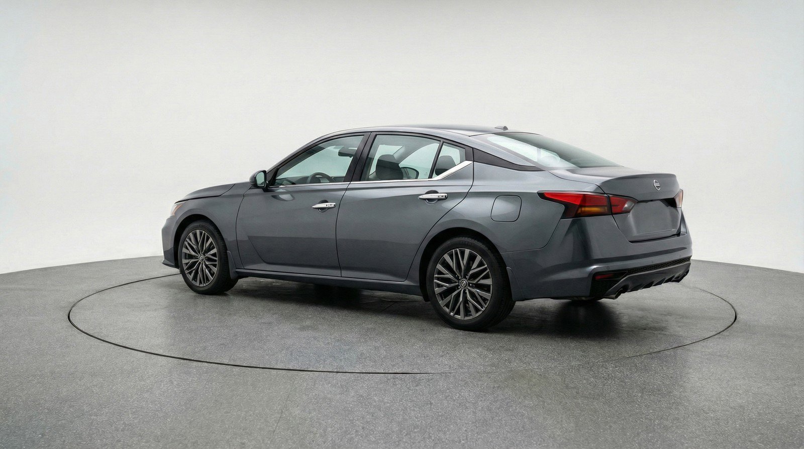 Used 2025 Nissan Altima 2.5 SV FWD image 6
