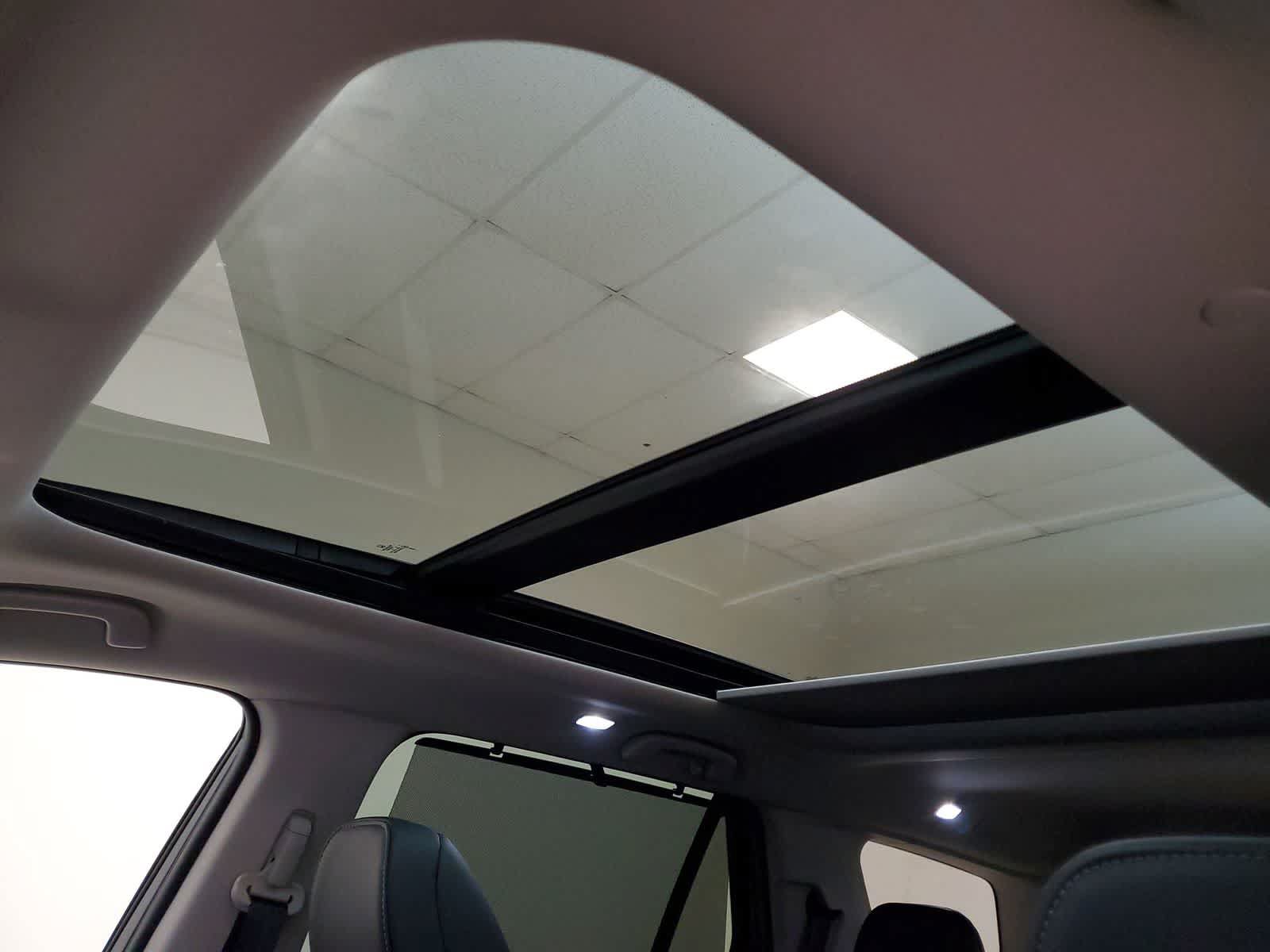 Certified 2025 Honda Pilot Touring image 3